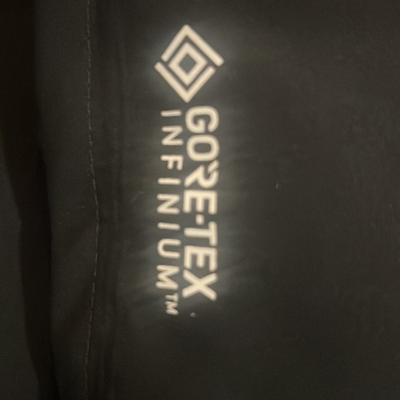 Spyder Captivate GTX Infinitum women’s ski jacket. Size 8 Black, red and white. - Picture 3 of 7